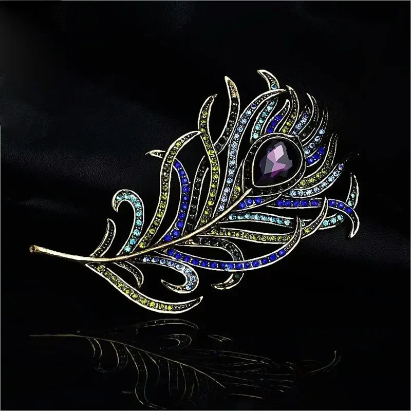 Retro Peacock Feather Brooch Pin Elegant Lapel Scarf Coat Rhinestone Dress Decor Jewelry Accessory Women Birthday Brooches Gift
