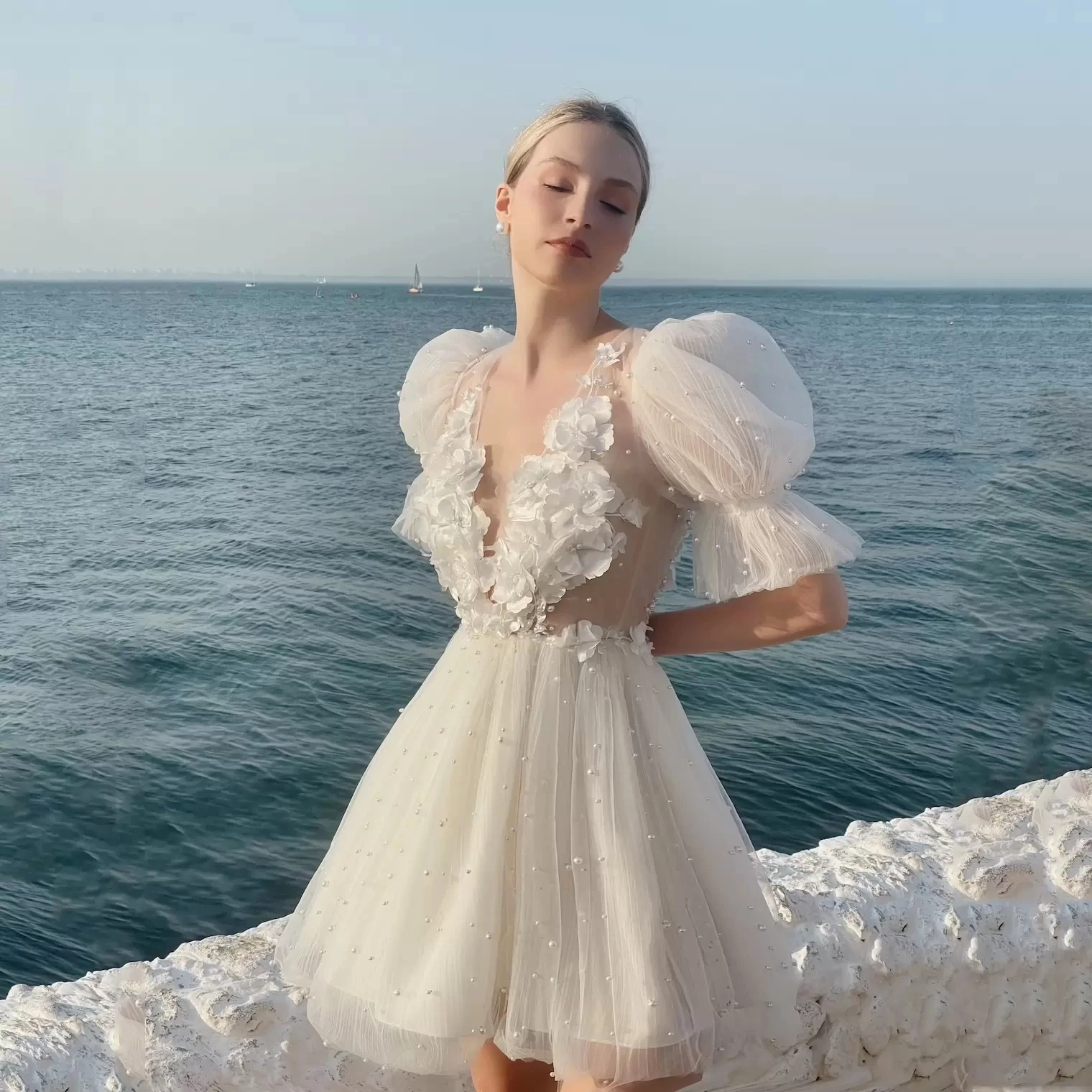 Beaded Tulle Short Homecoming Dresses Sexy V Neck 3D-Applique Club Wear Cocktail Party Gowns Half Sleeves Backless Gradaution A