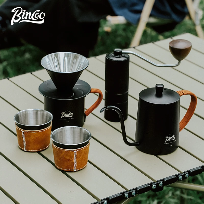 https://ae01.alicdn.com/kf/S92ea7b3ddcd3481a9ab2c21fb20b7610m/BINCOO-Outdoor-Coffee-Equipment-Travel-Hand-brewed-Coffee-Pot-Set-coffee-Muanual-Grinder-Coffee-Utensils-Filter.jpg