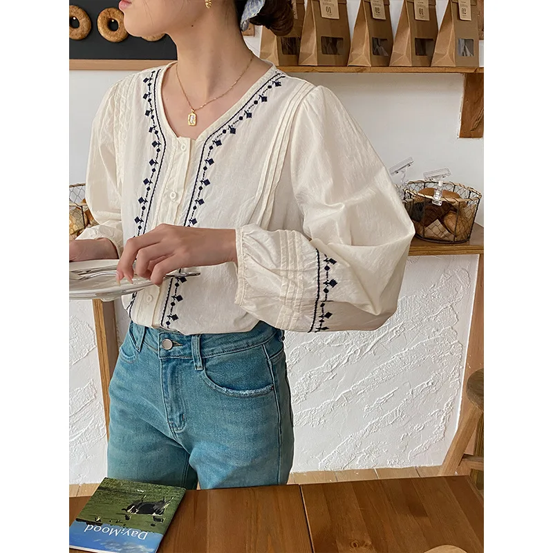 

Embroidered Age Reducing V-neck Lantern Sleeve Shirt for Women's 2024 Spring Chinese Style Pure Cotton Slimming Loose Top Shirt