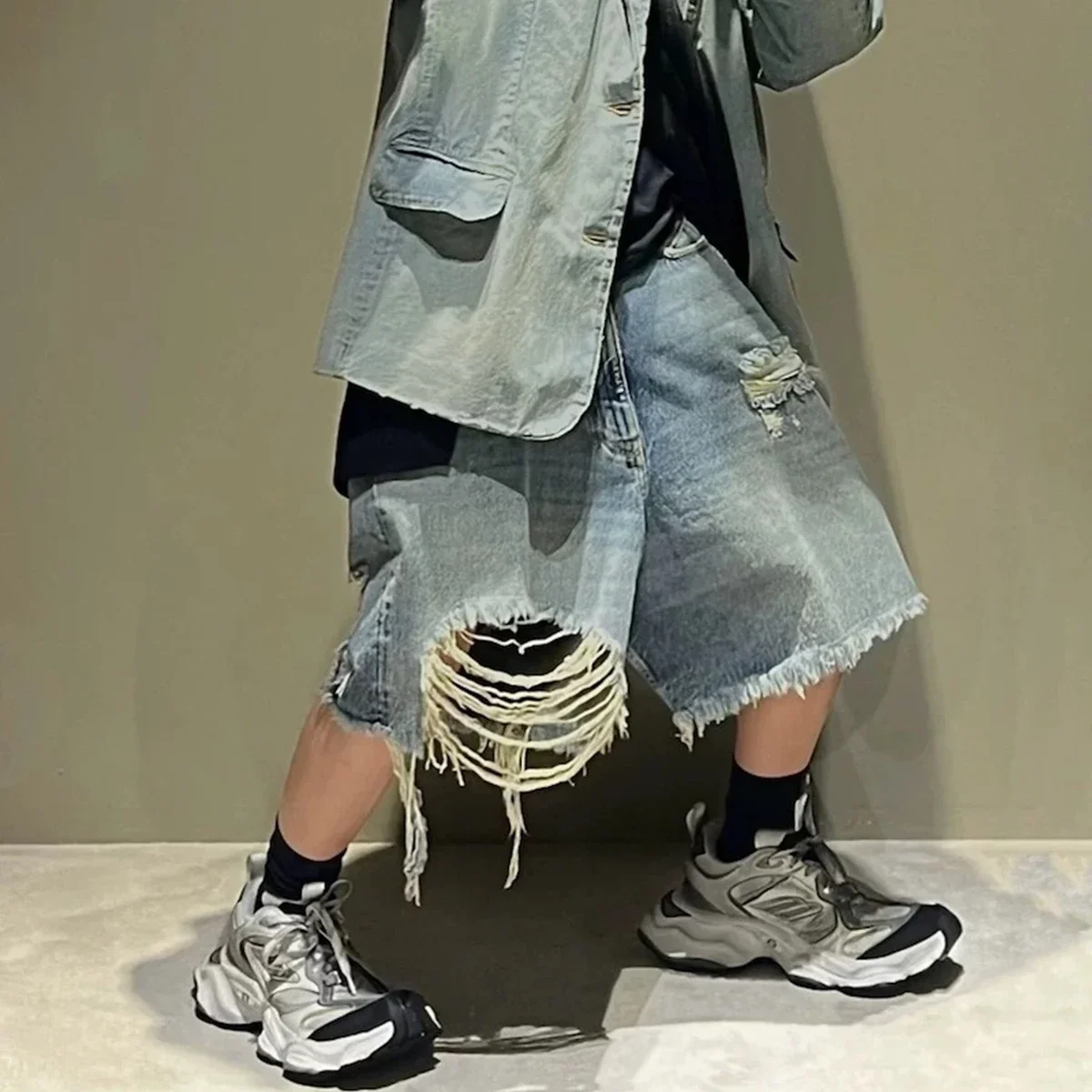 High Street Hole Washed Fringe Denim Shorts for Men Wide Leg Distressed Retro Baggy Five Point Pants Oversized Loose Jeans