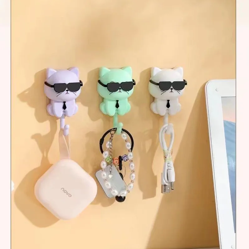 Charming Winking Cat Enamel Wall Hook - Decorative Cartoon Pet Design