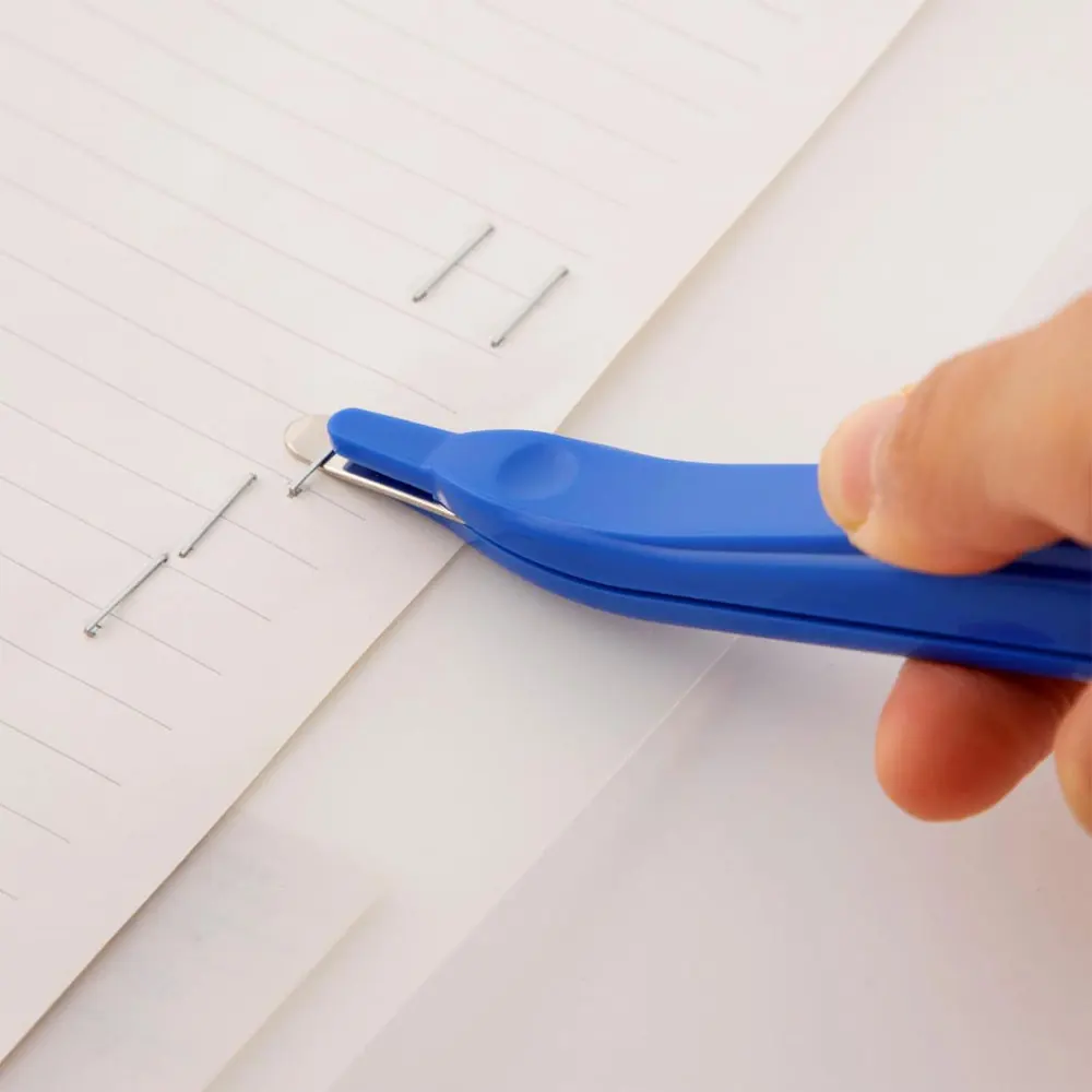 1팩 자석식 스테이플 제거기 - 편리한 그립감과 사용을 위한 고무 손잡이가 있는 인체공학적 디자인, 학교 및 사무실에 적합합니다.