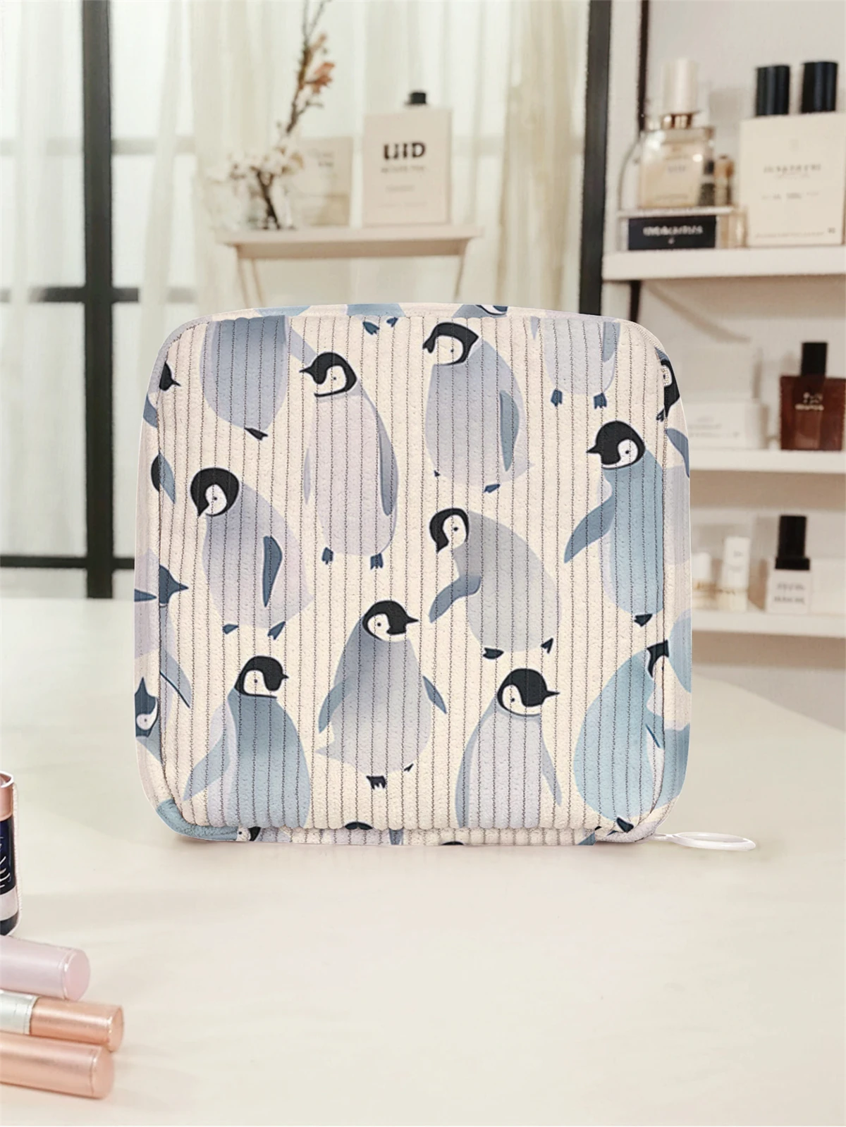 Penguin pattern printed sanitary napkin storage bag, women's lightweight tissue bag, sanitary tissue bag