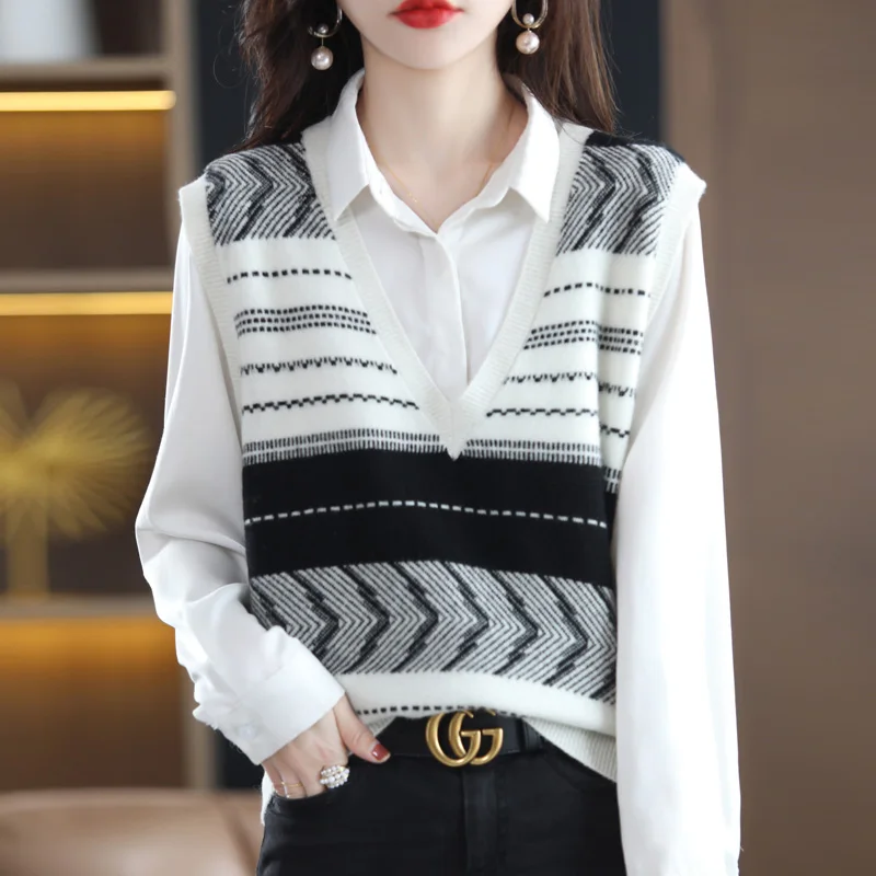 

Spring And Autumn New Women's Black And White Stitching Pullover Vest Loose Retro Wild Fashion Trend Sleeveless Knitted Sweater