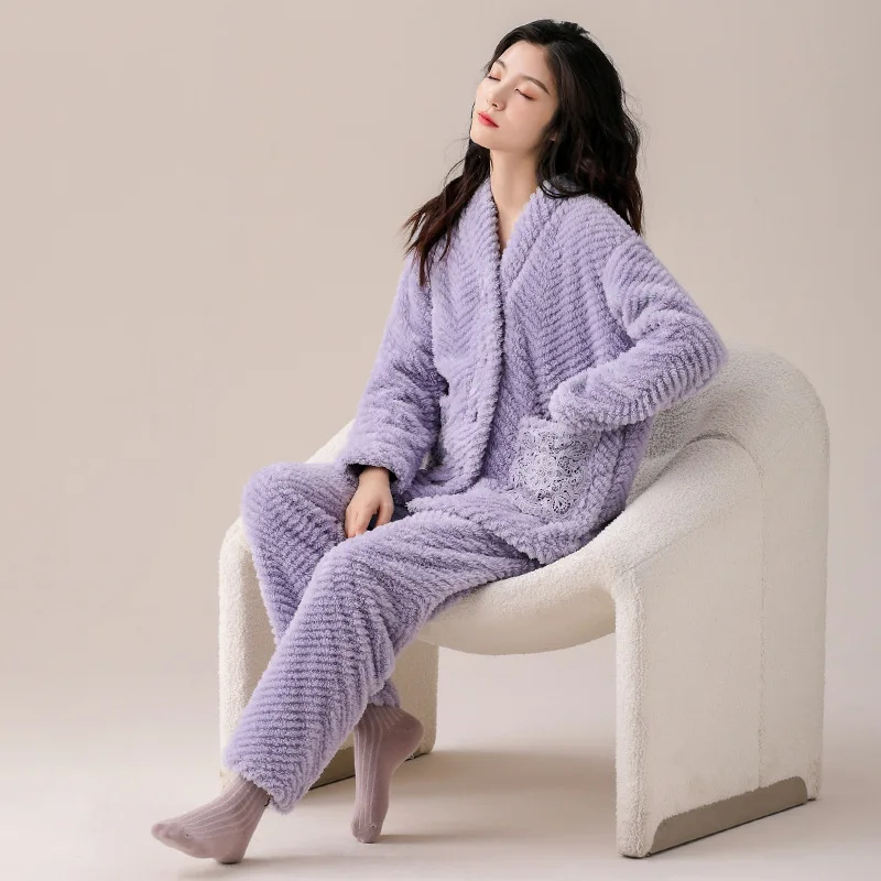 Рисунок 2 - Коралловая бархатная Пижама для женщин на осень и зиму