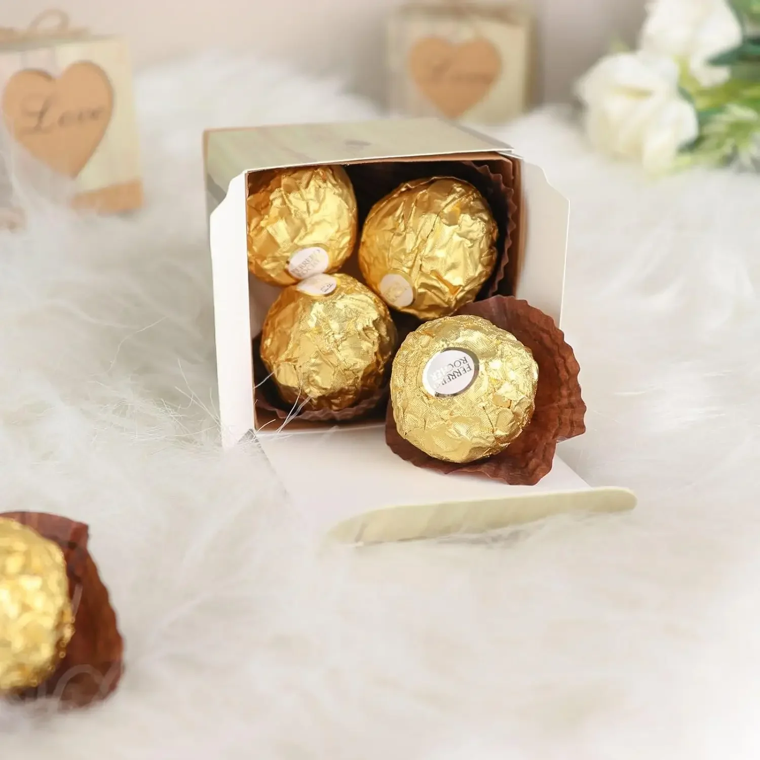 Vintage Personalised DIY Candy Box Kraft Love Candy Box Wood Grain Heart-shaped Hollow Wedding Companion Gift 50PC