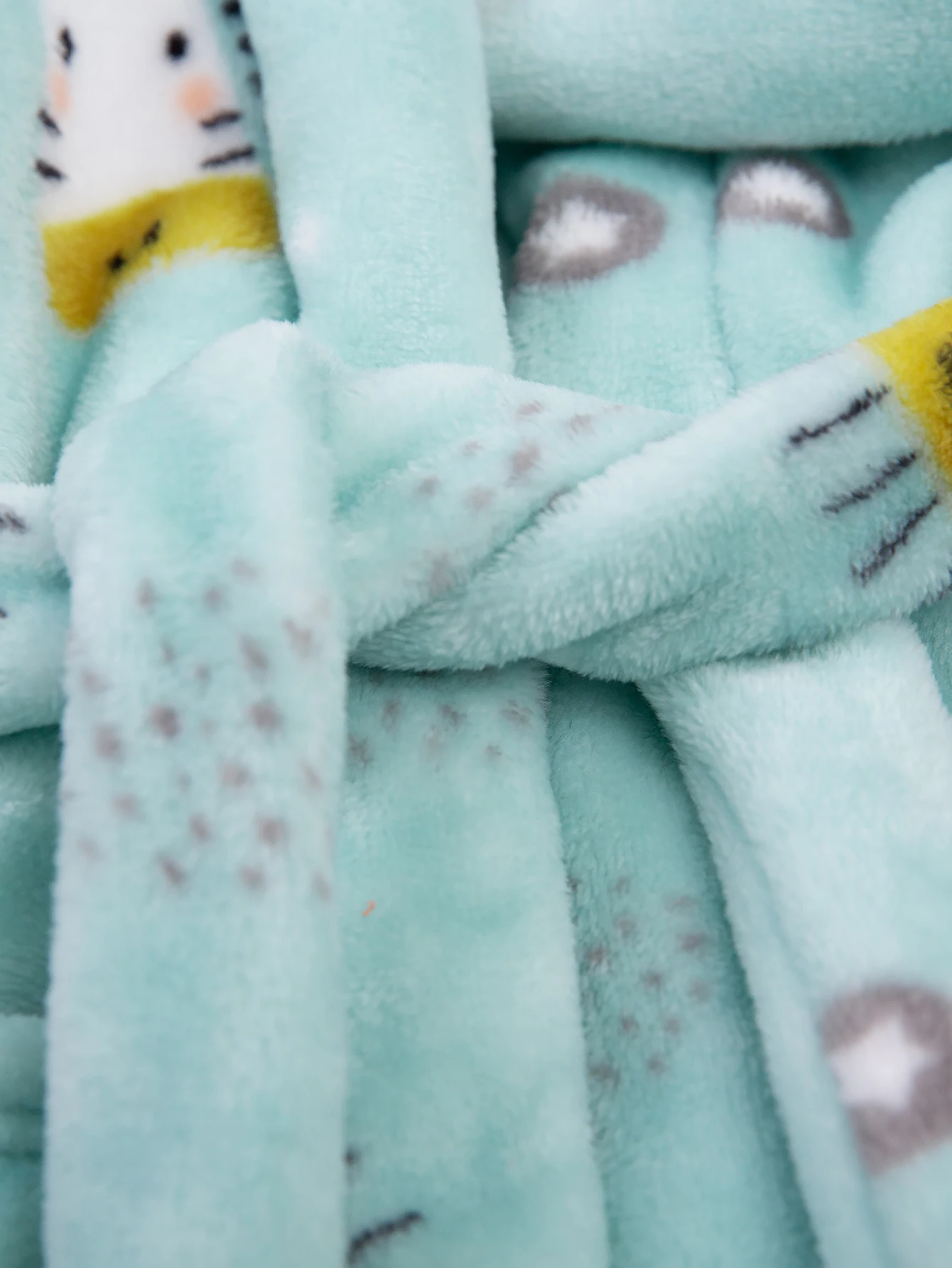 Winter Children's, Boys' and Girls' Bathrobes with Cute Printed Pattern Pajamas, Warm and Comfortable Flannel Bathrobes
