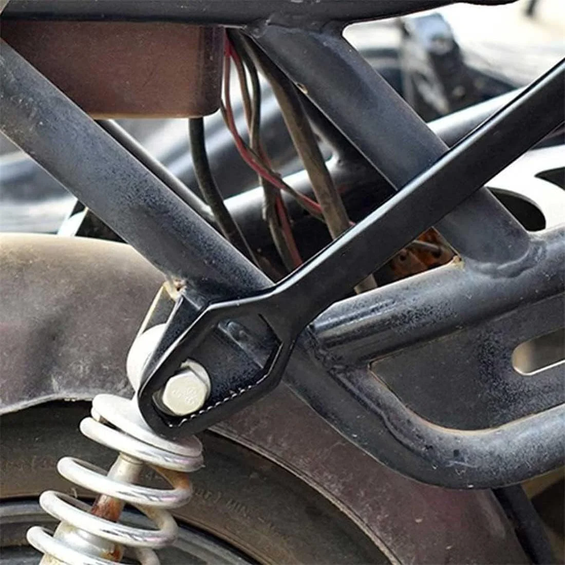 Self-Tightening Universal Torx Wrench 4