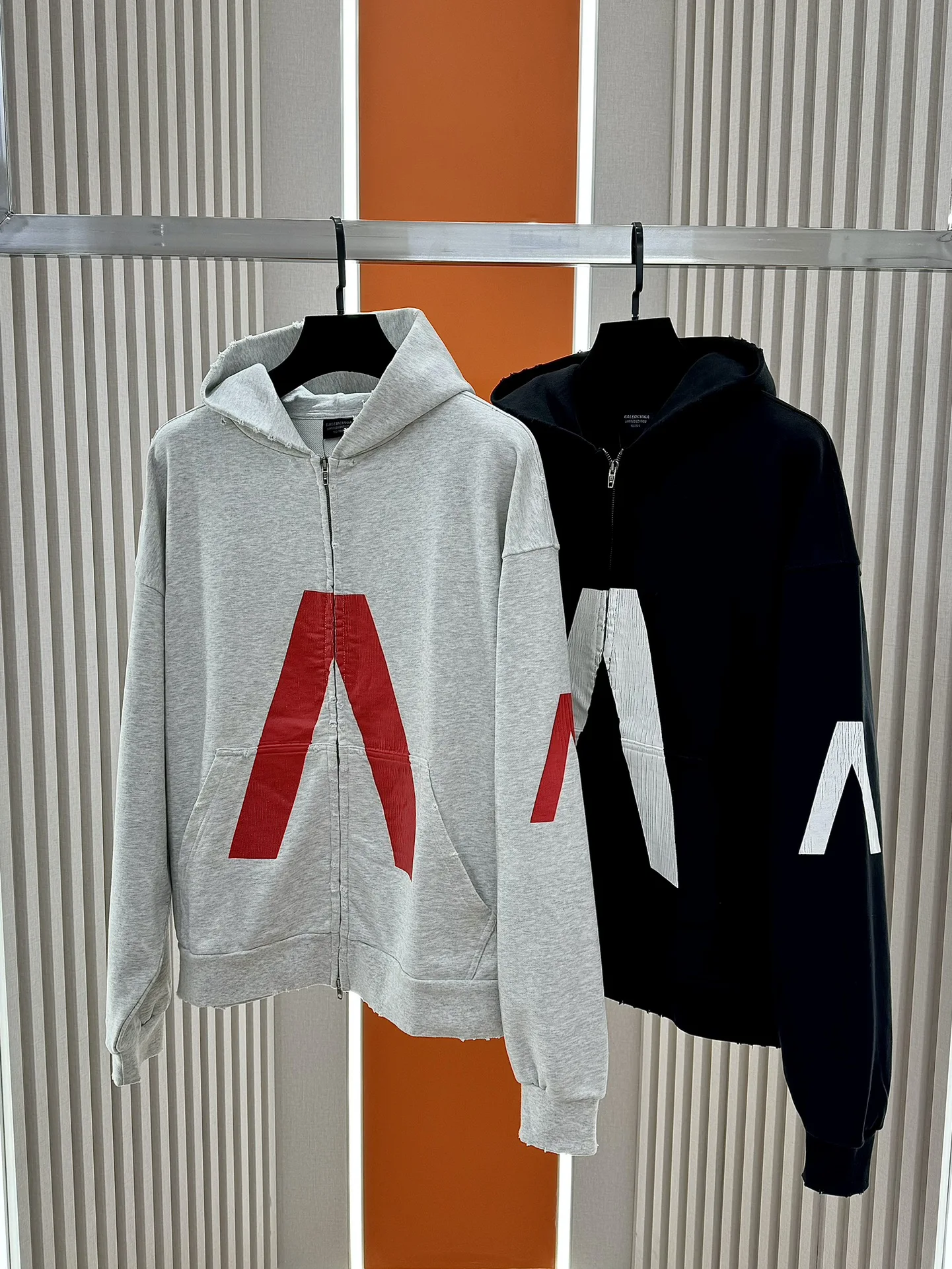 

2024 early spring new cracked letter hoodie with sporty casual hoodie jacket for both men and women