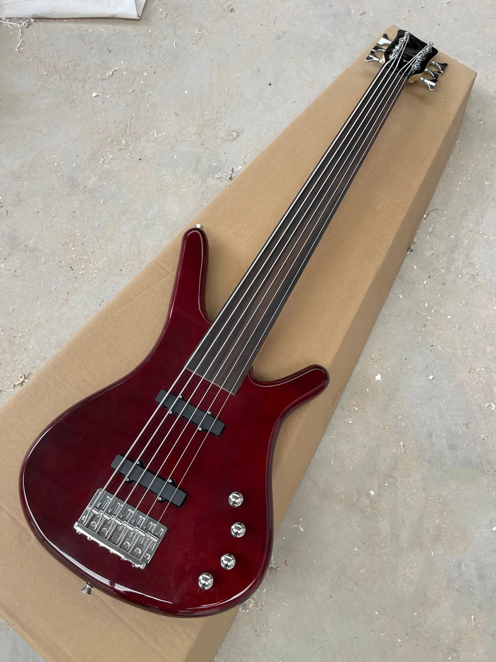 6 Strings Electric Bass Guitar with Chrome Hardware,Rosewood Fretboard,Fretless,Provide Customized Service