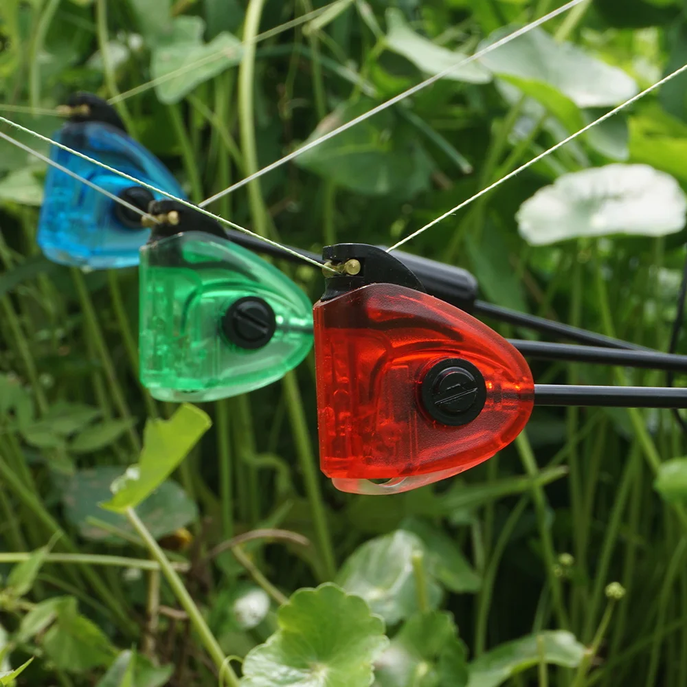Kit 4 Alarmes De Pêche à La Carpe Avec Indicateurs Lumineux Swingers – LED – Support Amovible