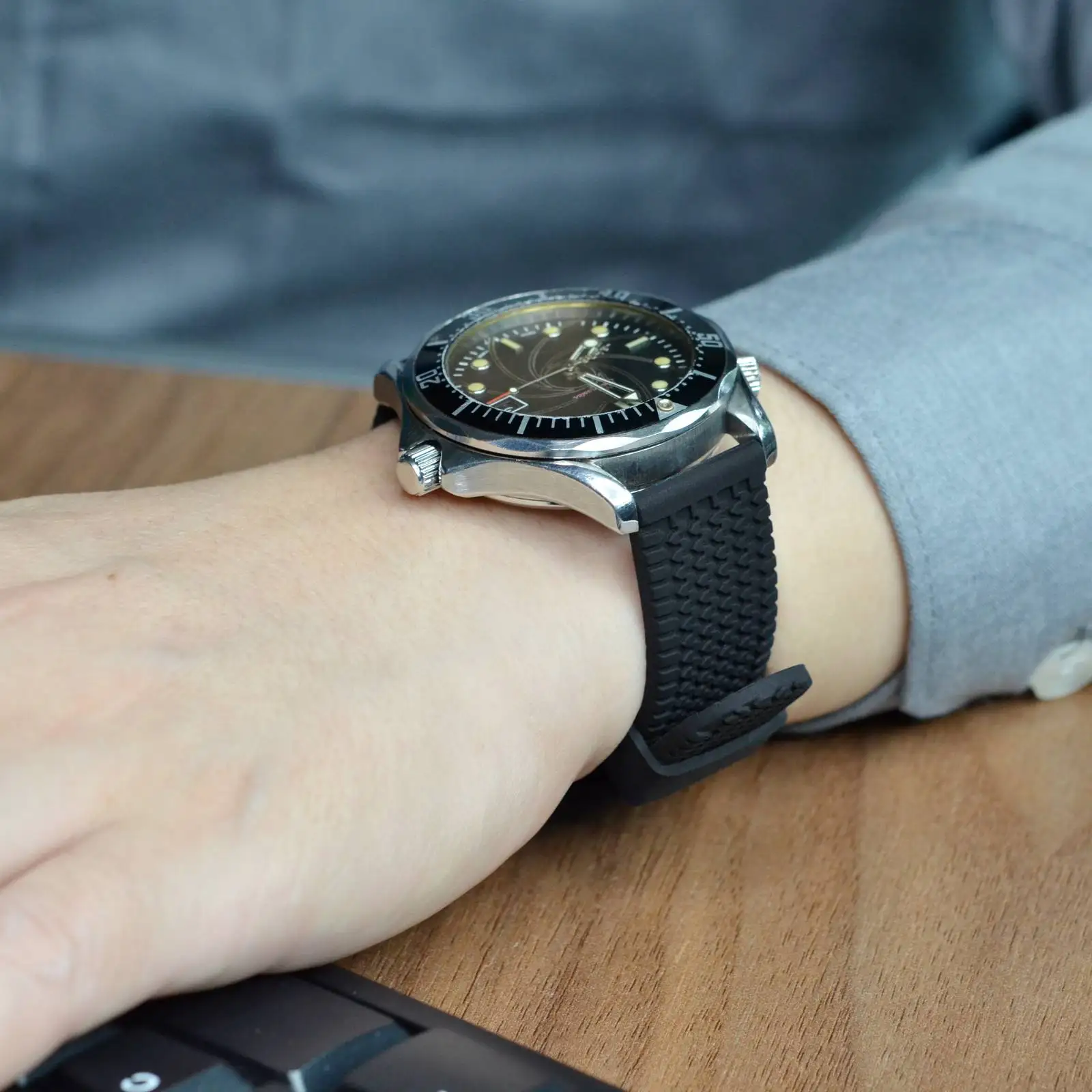 BISONSTRAP Silicone  Watch Strap Men Women Watch Strap18mm 20mm 22mm 24mm Black buckle  soft watch band