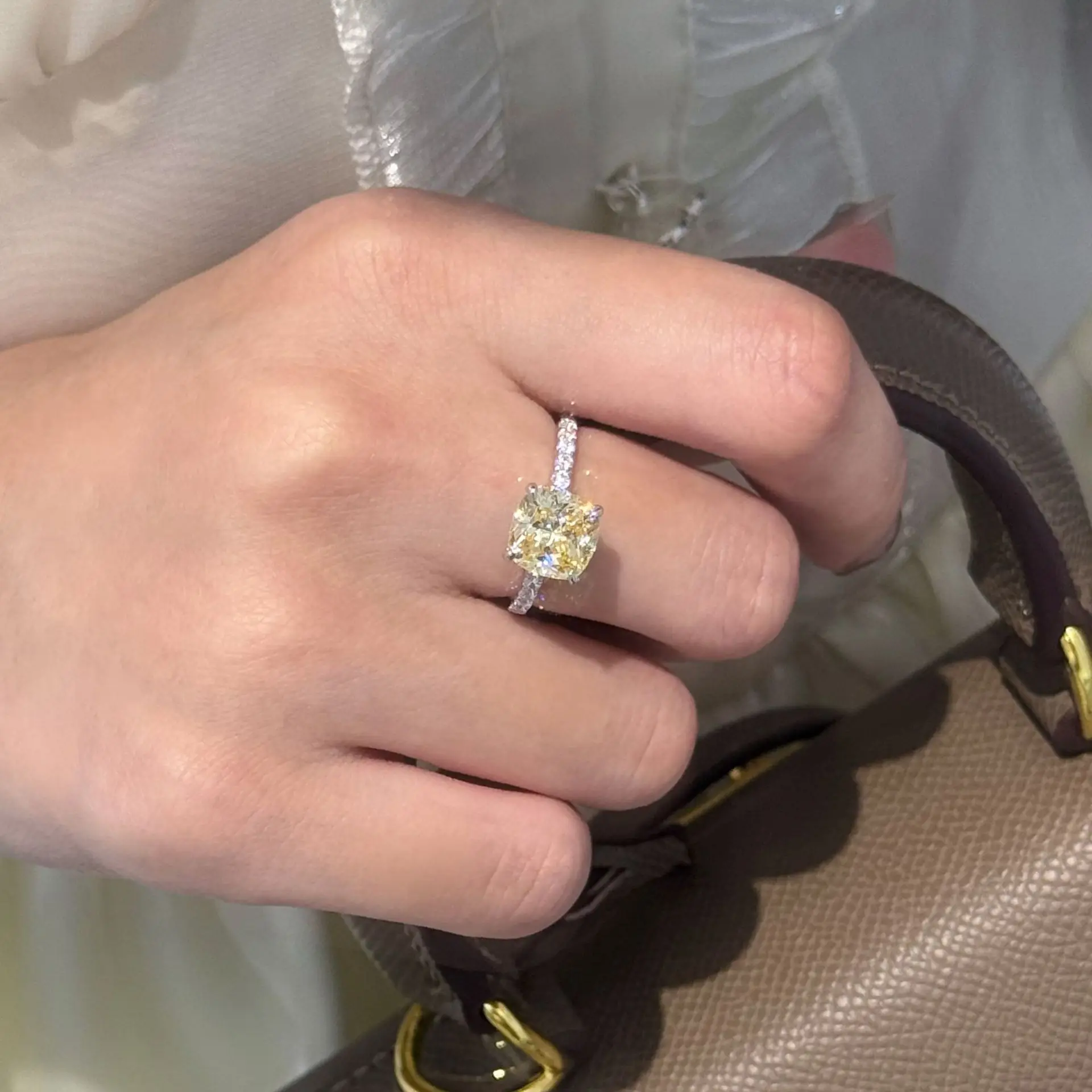 PT950 platinum diamond ring for women 2.5 carats cushion-shaped pink diamond four-claw female ring goddess platinum