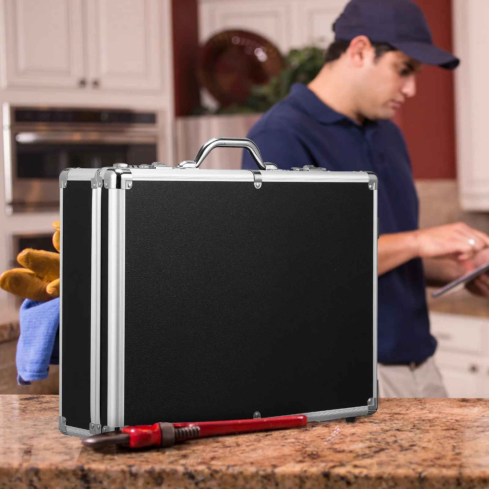 1pcs 알루미늄 합금 서류 가방 남성용 금속 가방 잠금 장치 하드 보안 케이스 휴대용 비즈니스 주최자 경량 운반