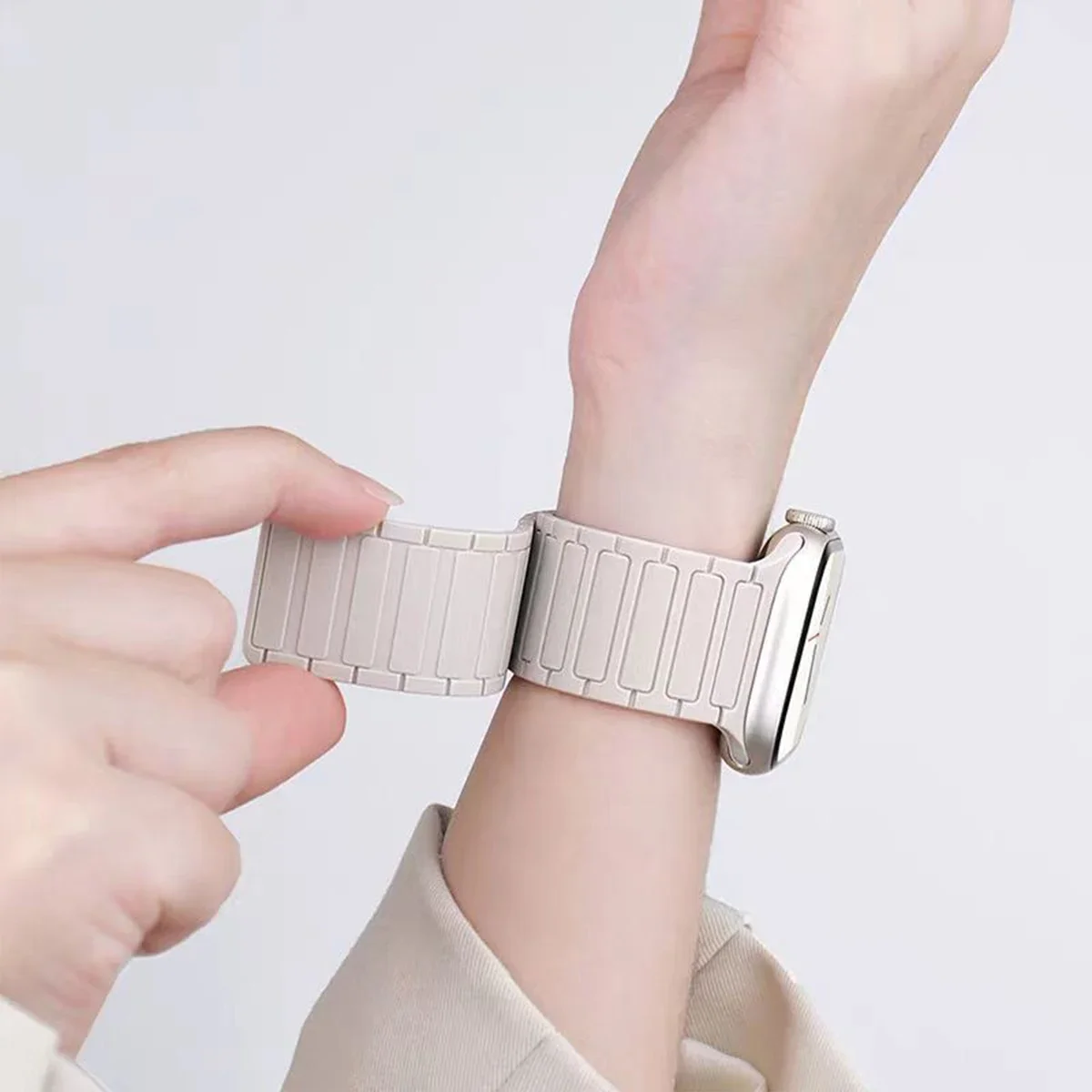 Magnetic Loop sports band for Apple Watch Ultra 2 49mm 45mm 44 42mm 38 40 41mm silicone strap for iWatch series 9 8 7 6 5 4 se 3