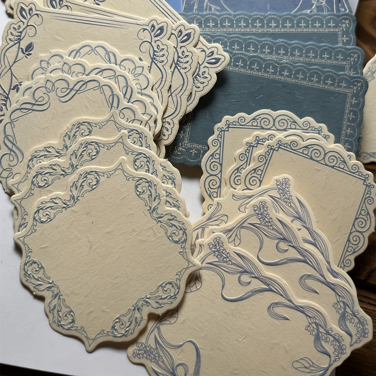 30 Fogli/Scatola Carta Decorativa Rigida con Bordo Floreale in Rilievo Stile Retrò, Scrivibile, per Scrapbooking, Note Adesive in Confezione - immagine 4