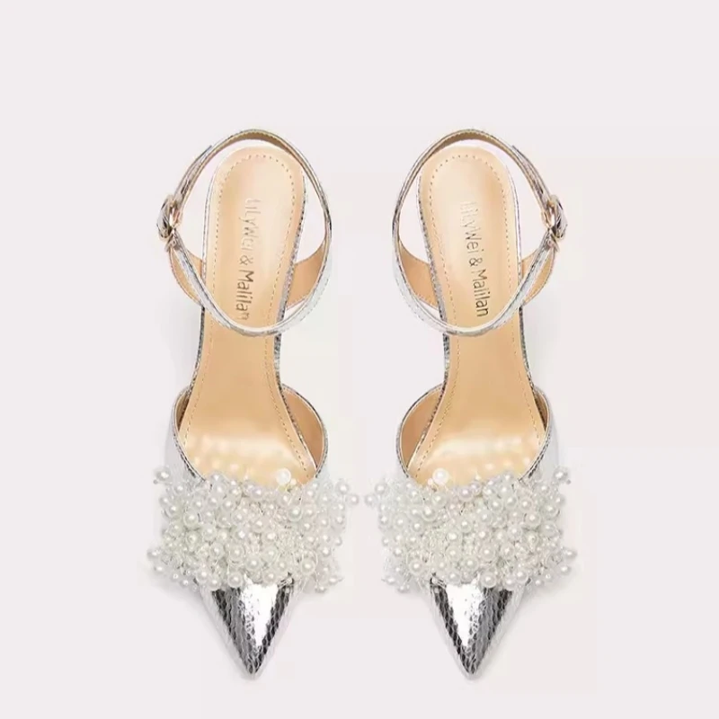 Рисунок 4 - Туфли женские с острым носком и жемчугом