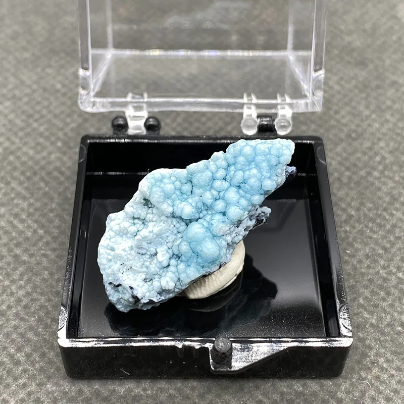 100% natural gibbsite mineral specimen cures crystal gem collection. +Box size：35*35*35mm