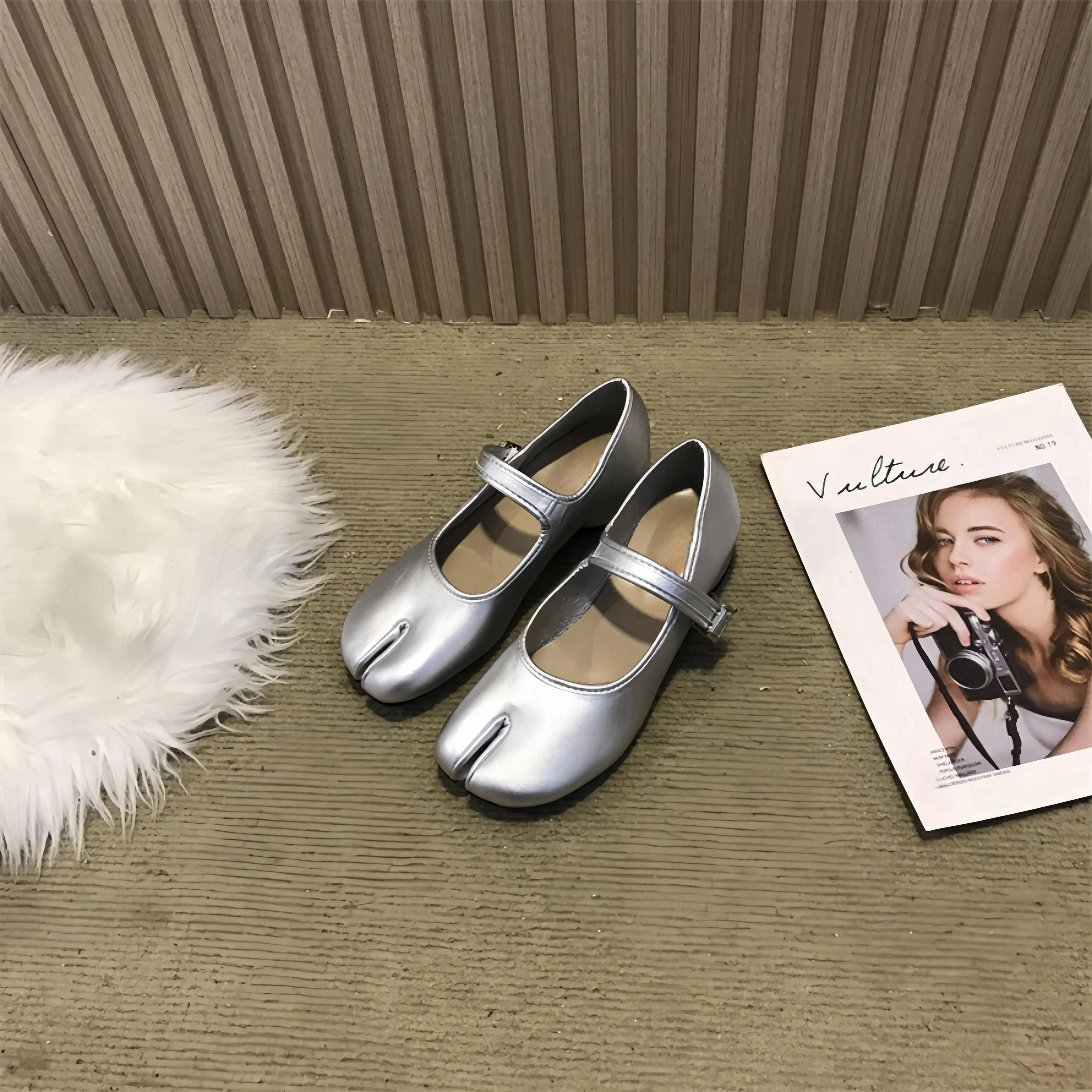 Pig trotters split toe shoes 2024 new western-style retro Mary Jane women's shoes, one line buckle single shoe ballet shoes