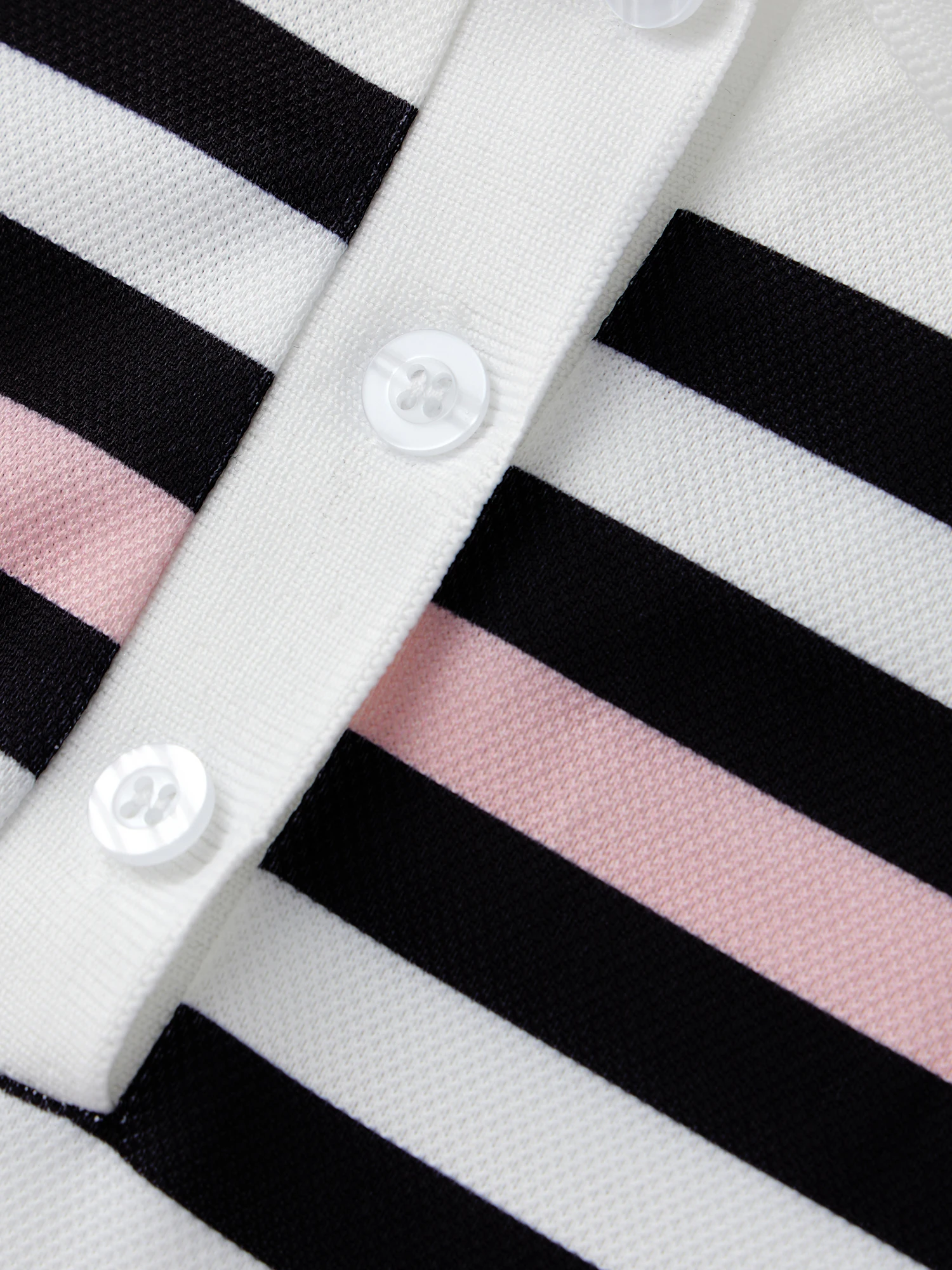 Stylish Women s Plaid Button-Up Blouses Trendy Casual Long Sleeve Loose Fit Spring Shirts for Everyday Wear