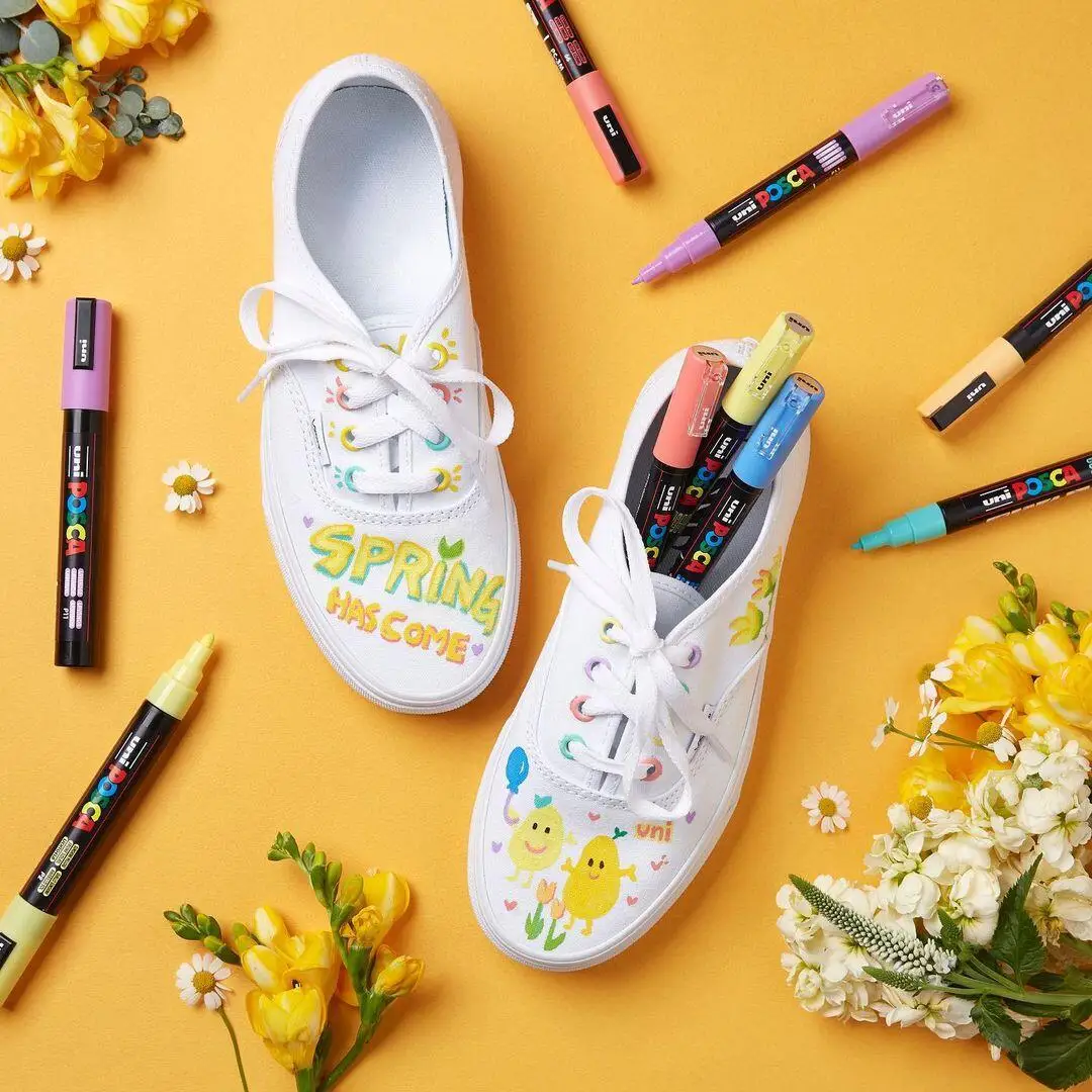 UNI Marker Pen 1pcs permanent marker pen permanent marker paint marker pen markers pen permanent markers art marker pen art markers paint pen marker pens
