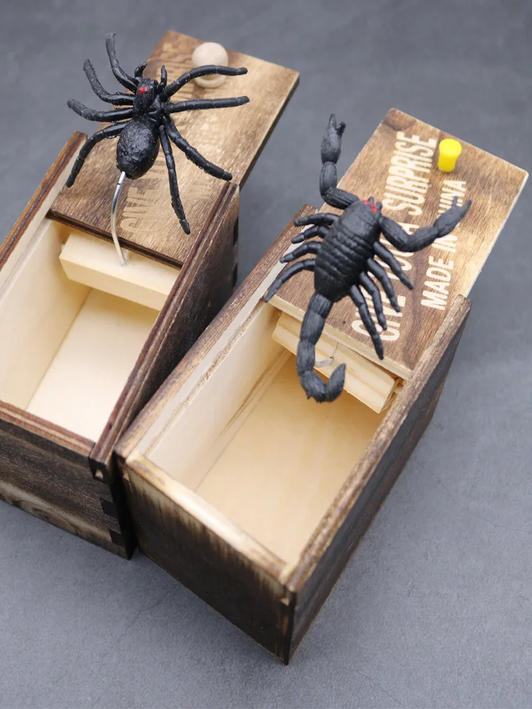 Startledbyspiderswoodenboxesterrifyinginsectspranksrevenge