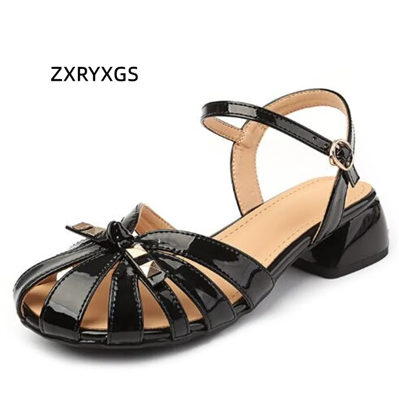 

2022 Summer Cowhide Rivet Patent Leather Women's Sandals Round Toe Hollow Roman Sandals Large Size Thick Heels Fashion Sandals