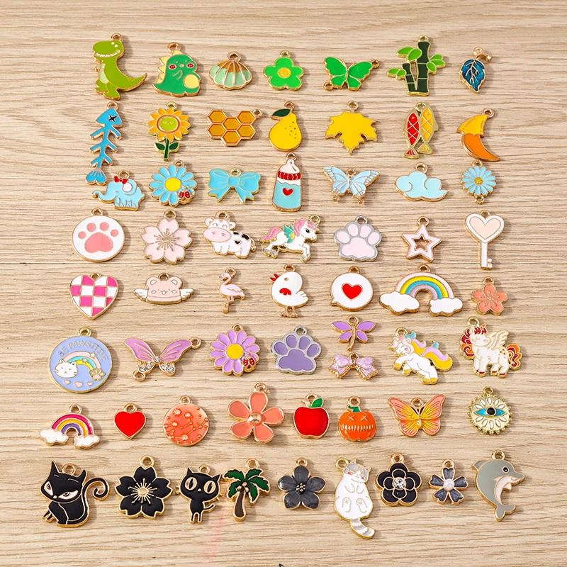 Tusember 5000 이상의 스타일 무작위 혼합 100pcs 하트 꽃 동물의 매력 보석 만들기 귀걸이 목걸이 DIY 액세서리