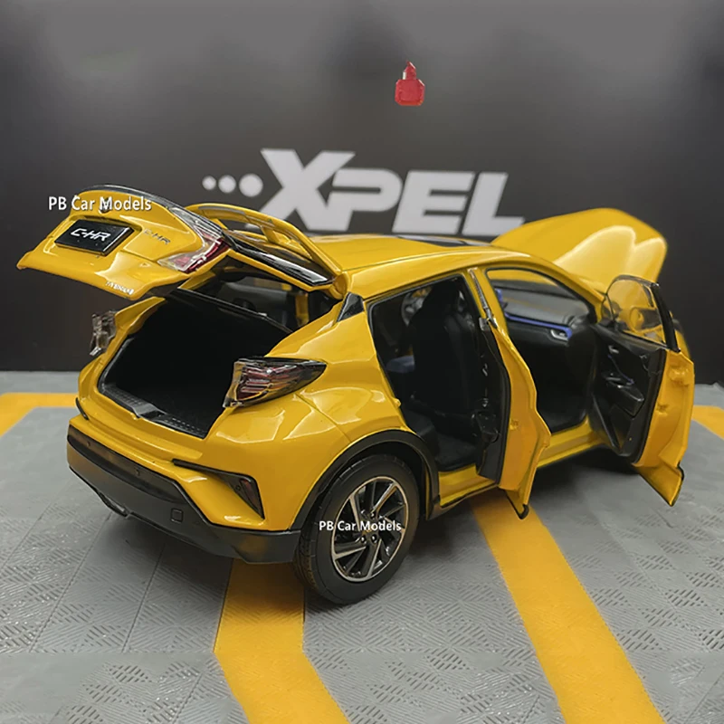 1/18 PAUDI トヨタ C-HR / IZOA 2016