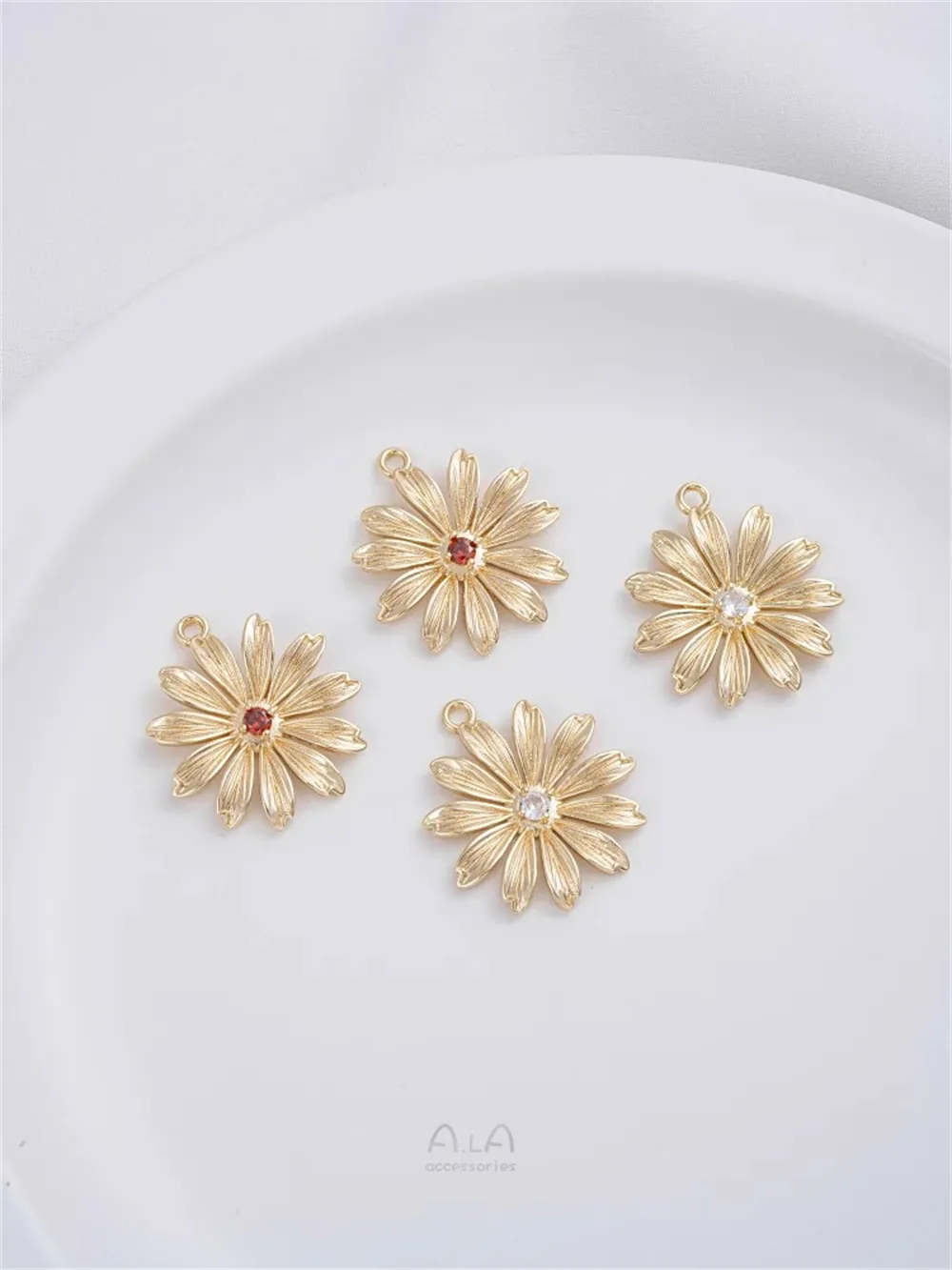 14K Wrapped Gold Daisy Flower Pendant Handmade String Pearl Necklace Pendant Diy Earrings Jewelry Charms Pendant K566 gufeather me22 jewelry accessories 18k gold plated plastic pearl zircons hand made jewelry making charms diy pendants 4pcs lot