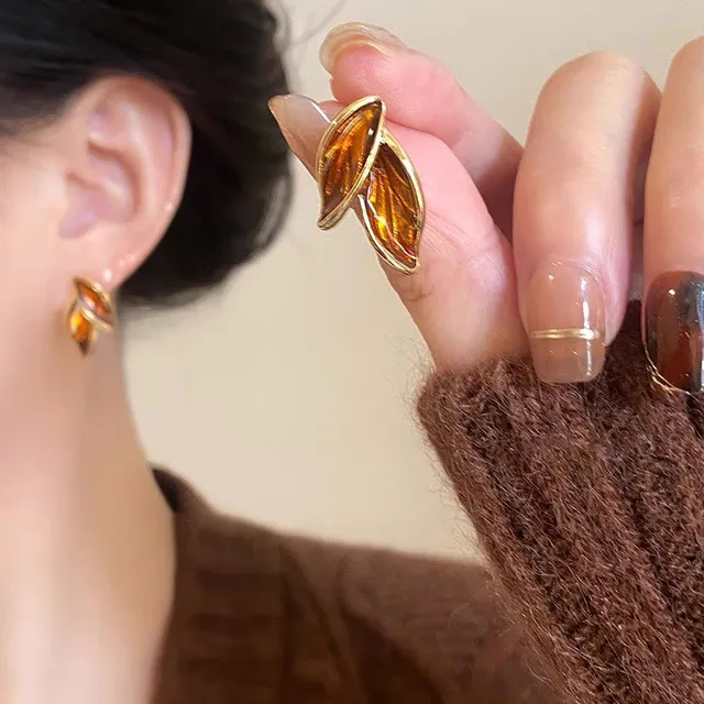 Brown Acrylic Leaf Stud Earrings for Women Golden Plant Jewelry Trendy Girls Simple Small Cute Earrings Accessories Gift 3