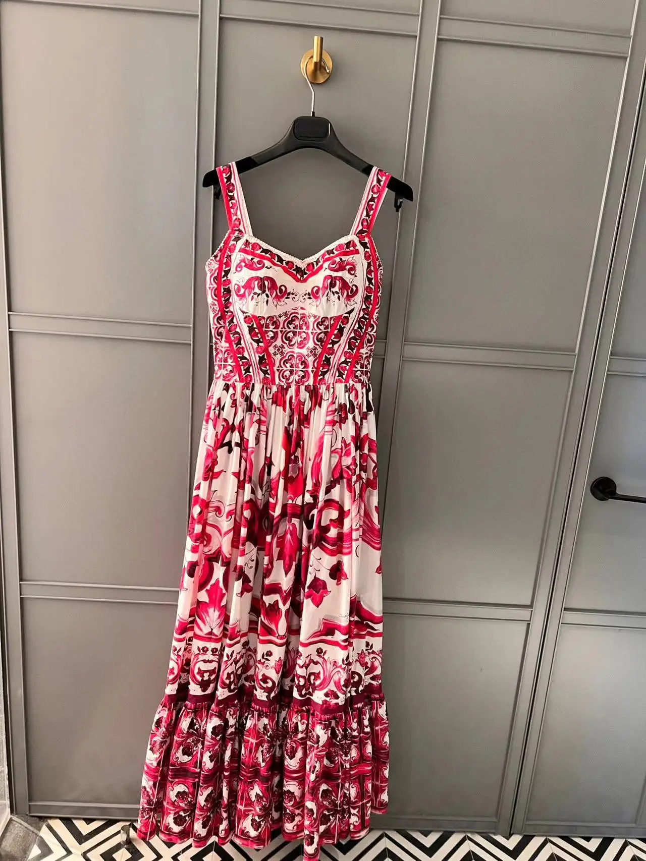 

Runway Fashion Spring Summer Sleeveless Dresses Women 2023 Elegant Porcelain Print Holiday Slash Neck Long Red Dress