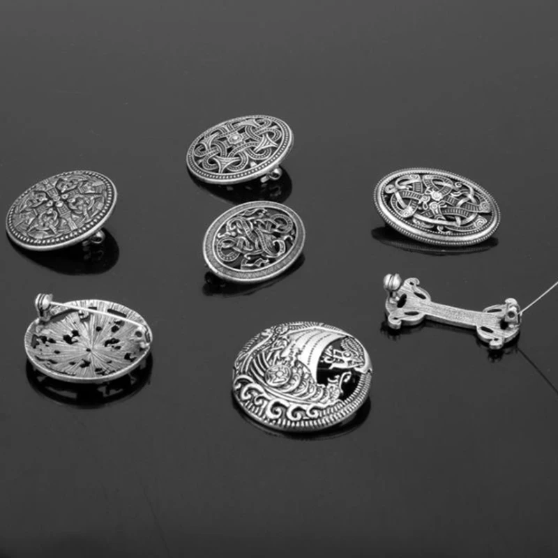 1 Pz Medievale Vintage Viking Shield Spille Pin Mantello Scialle Pin Celtico Norreno Masquerade Gioielli Retrò