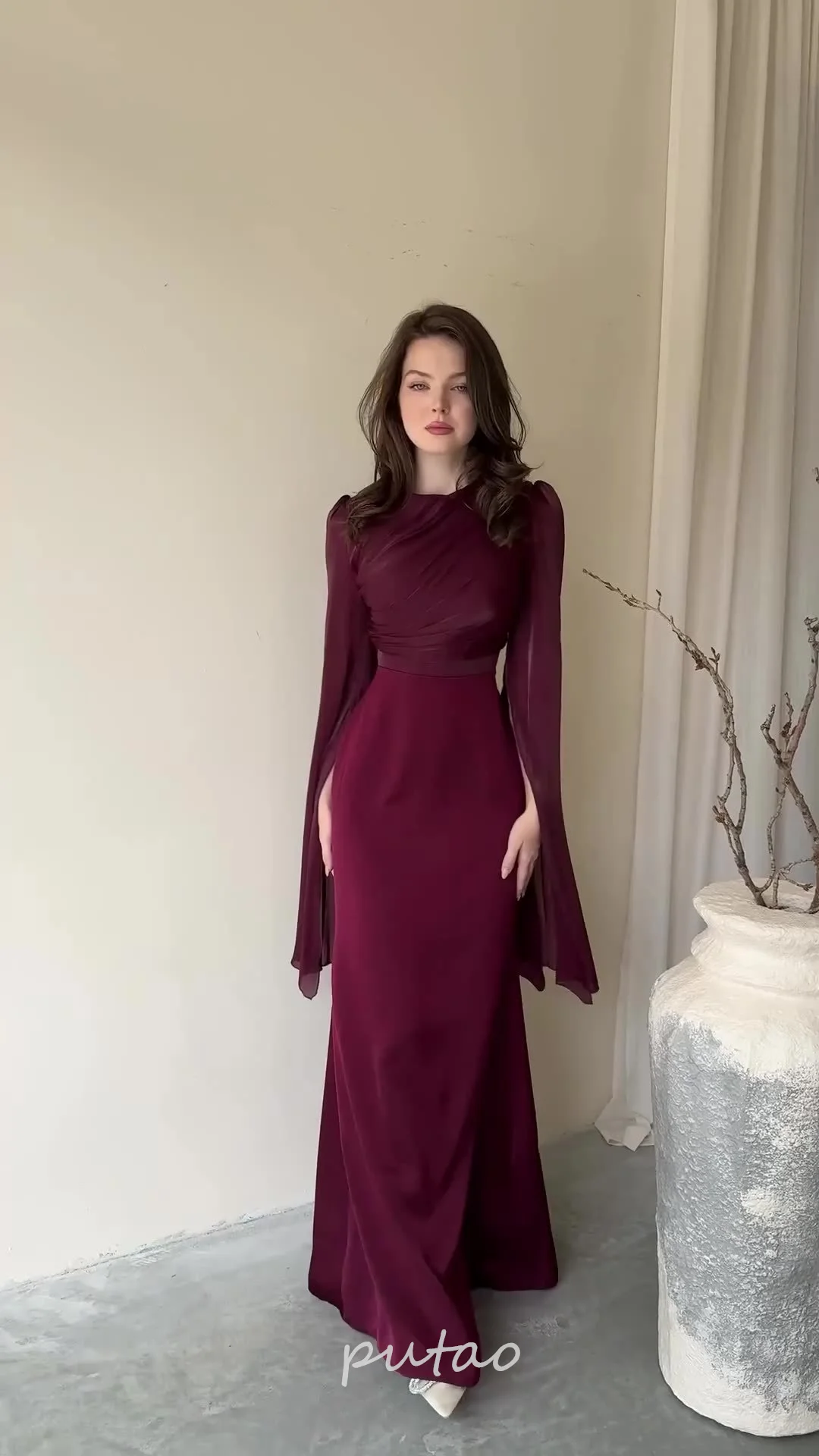 Elegant Long Chiffon Pleated Evening Dresses With Sleeve Ivory Bateau Neck Middle East Floor Length Prom Party Dress for Women