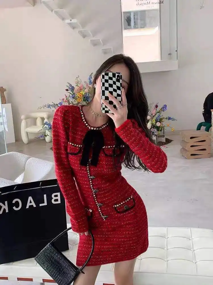 

Women's dress 2023 fall and winter new retro red V-neck Slim long-sleeved knitted mini Robe