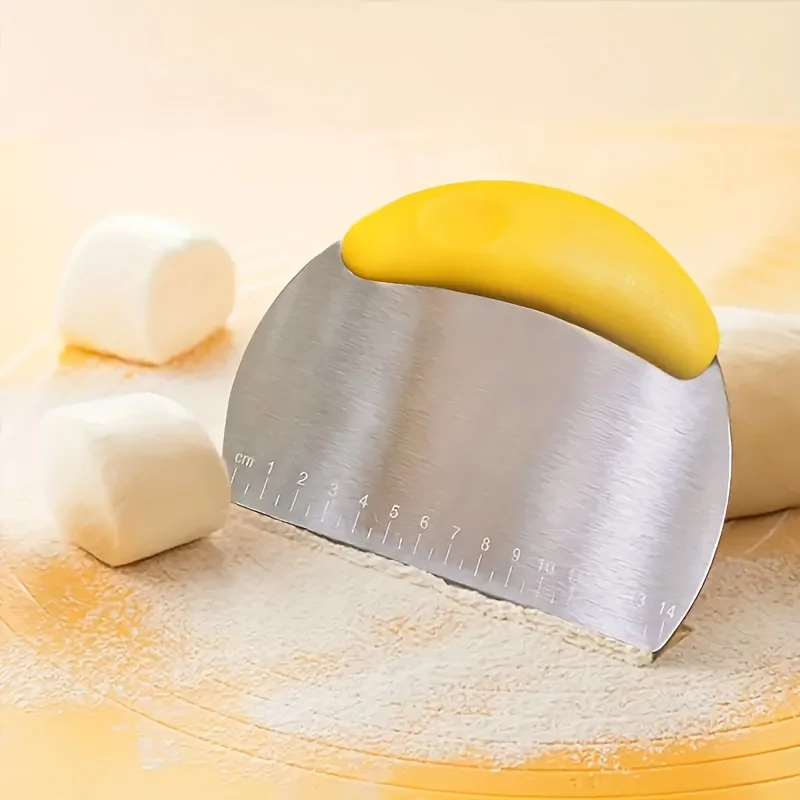 A multi-functional stainless steel pastry scraper with measuring scale-It is very suitable for cutting bread, pizza and cakes.