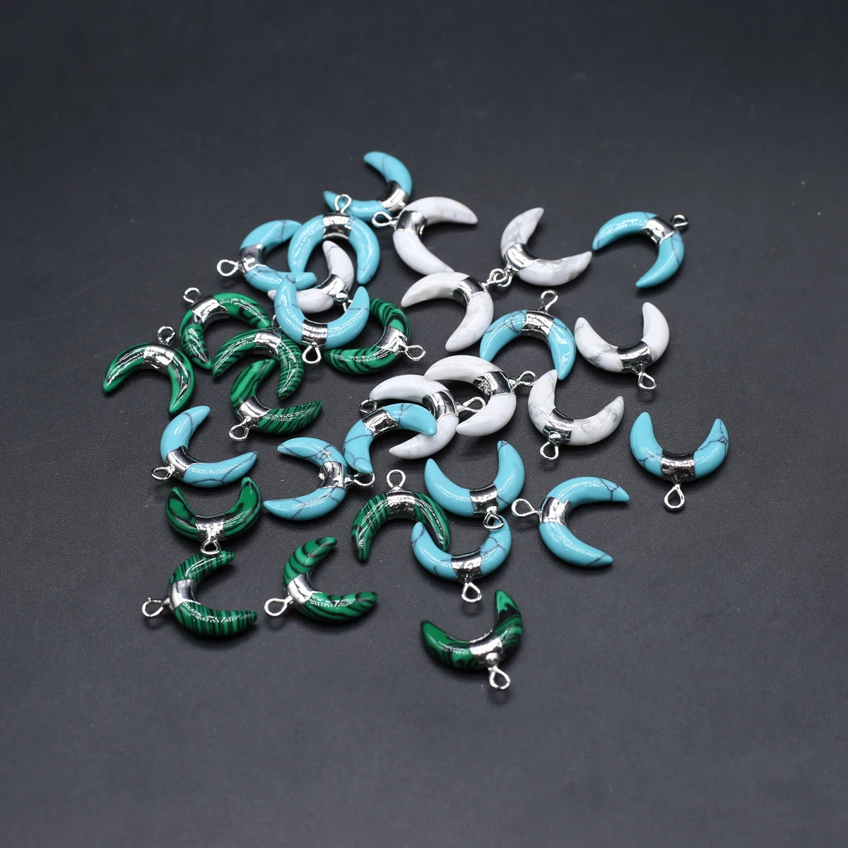 

3pcs Natural Turquoise Pendant Moon Shape Natural Agates Pendant Charms for Making DIY Jewerly Necklace Gift 17x16mm