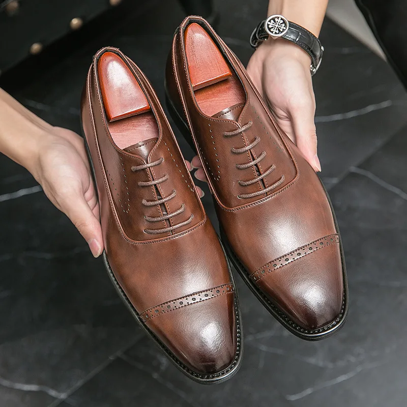 

New Fashion Business Oxfords Men Brown Black Lace Up Patent Leather Formal Shoes Male Office Wedding Prom Dress Flats