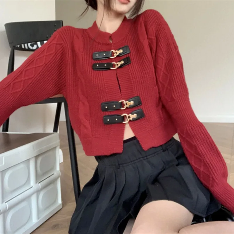

Leather Button Fried Dough Twist Knitted Sweater Coat for Women Autumn 2023 Spring Pure Desire Short Sleeve Knitted Cardigan Top