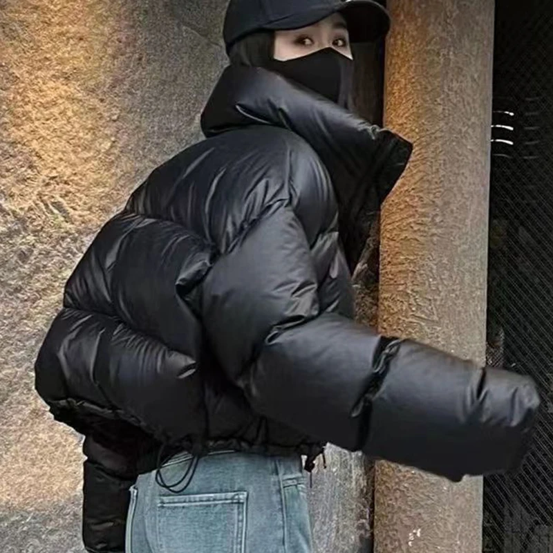 숏다운패딩 2023 한국 여성 명품 아우터 컬렉션: 세련된 니트 칼라 코트, 따뜻한 두꺼운 패딩 재킷, 유니크한 루즈 파카, 겨울에 탁월한 면 패딩, 스타일리시한 짧은 코트, 시즌맞춤 가을과 겨울 아우터. 9 여성용 두꺼운 짧은 파카, 한국 패션, 겨울 따뜻한 퍼퍼 재킷, 면 패딩 코트, 여성 캐주얼 다운 재킷