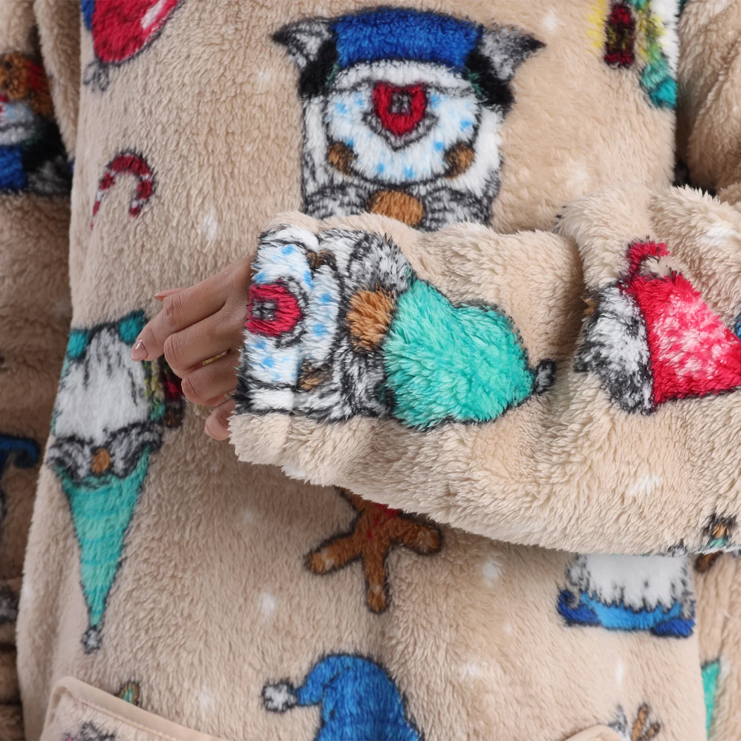 Description Picture 3 of itemWinter Warm Thick Blanket Hoodie Hooded Wearable Blanket Sweatshirt Oversized Fleece Fluffy Animal Xmas Indoor Snuggle