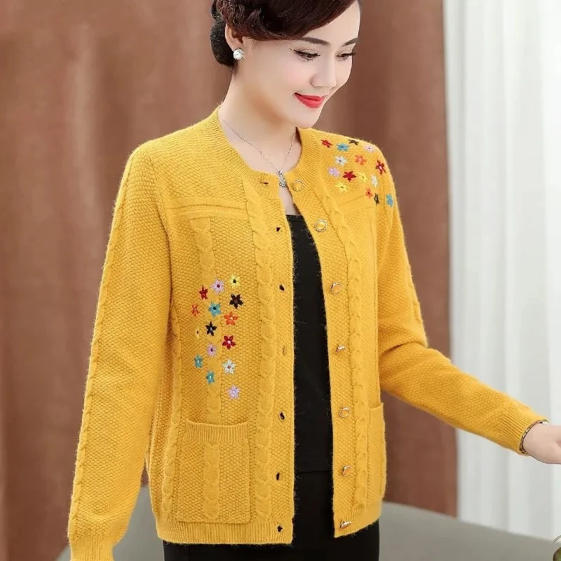 

Fashion Embroidered Sweater Women Spring Autumn New O-Neck Knitted Cardigan Loose Middle-Aged Mom Pockets Knitwear Female G3072