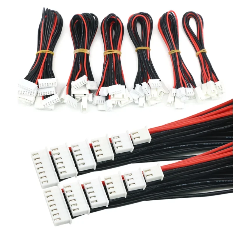 Câble de charge équilibré 2S LiPo XT60 en gros plan, connecteurs XT60 et prise d'équilibrage visibles.