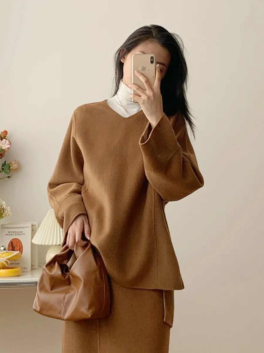 

Mulberry Silk Wool V-Neck Coat, Lazy Intellectual Loose Fitting Pullover, Contrast Color, New, Autumn and Winter