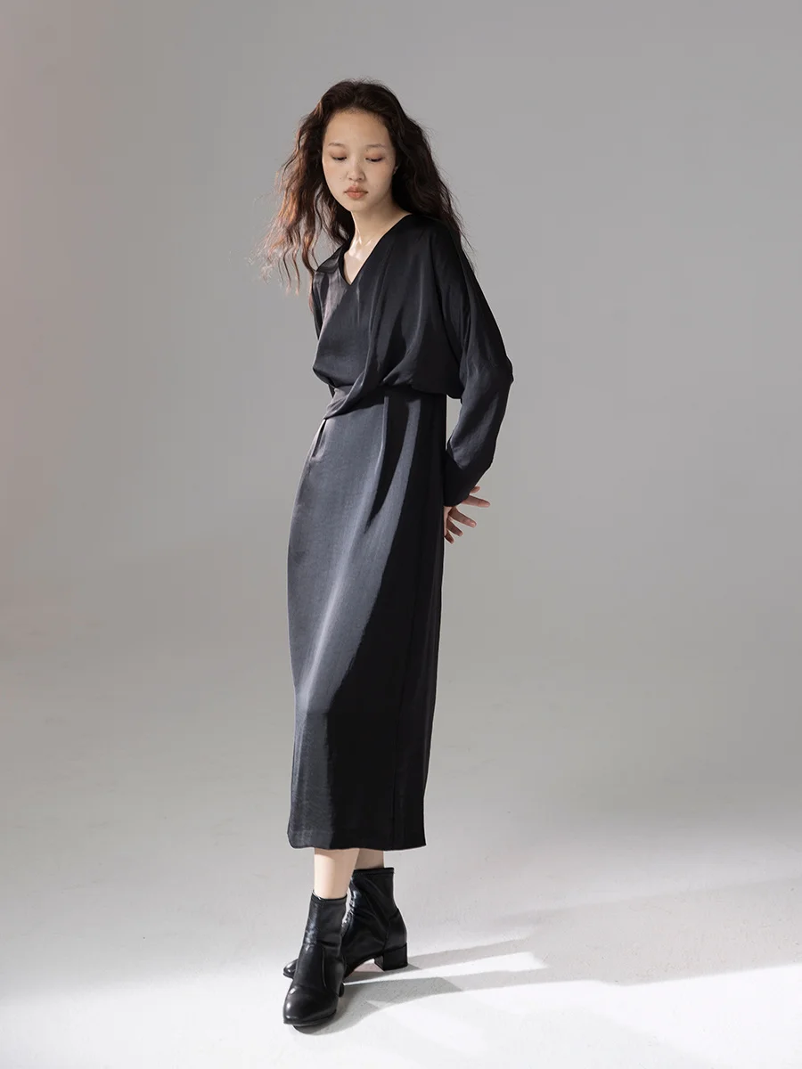 

Thin black skirt flapping design three-dimensional cutting