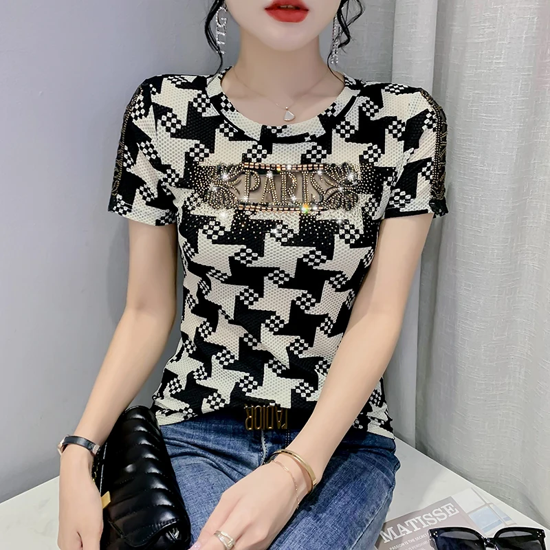 

Футболка женская летняя с круглым вырезом и принтом «гусиная лапка»