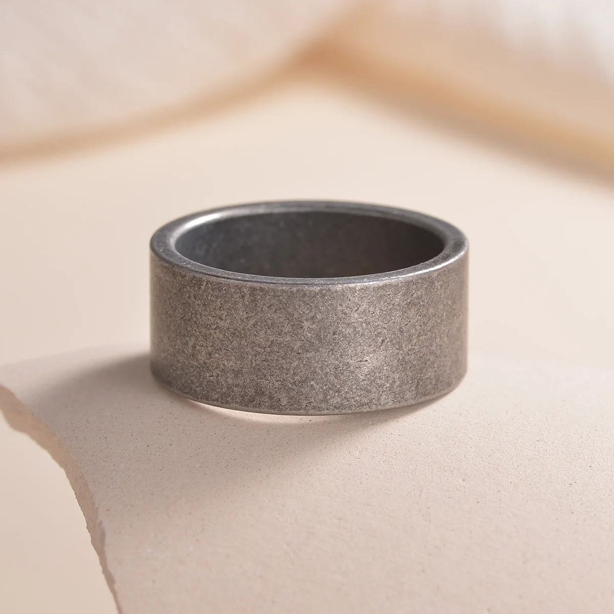 Elegant 10mm Vintage Silver-Toned Stainless Steel Ring - Timeless Jewelry Gift