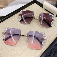 1 paire de lunettes à verres dégradés carrés sans cadre pour femmes à la mode avec décoration en cristal et matériau métallique 5