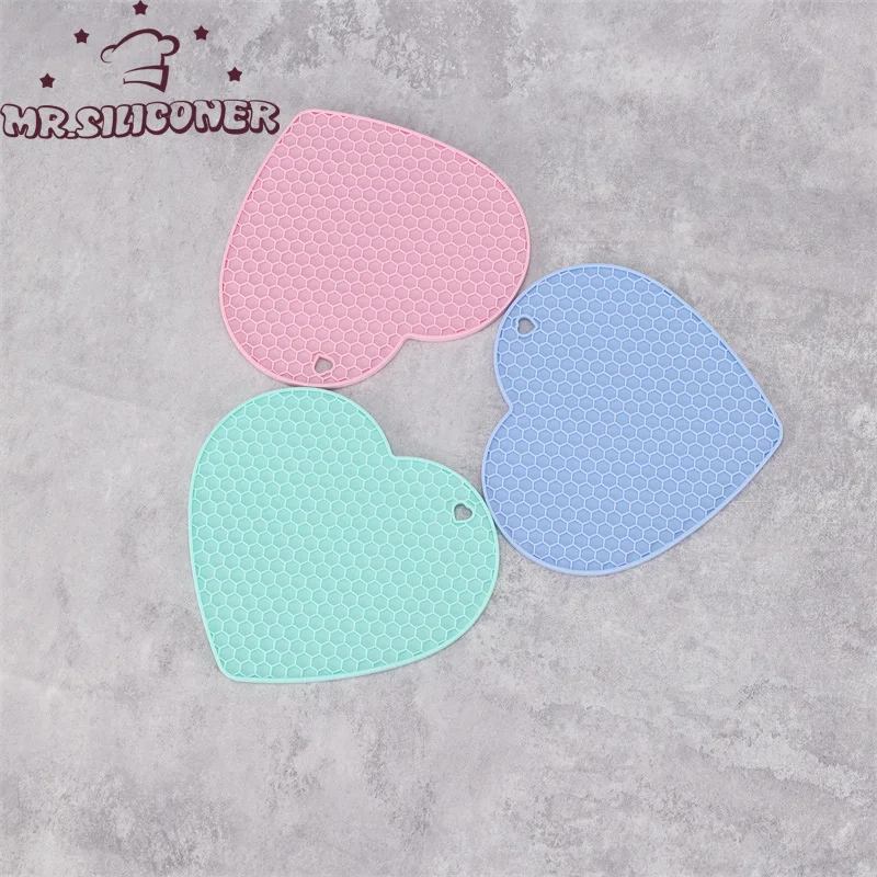 Heart Shape Cup Coaster Silicone Slip Insulation Pad Cup Mat Hot Drink Holder Mug Stand Home Table Decorations Kitchen Tools